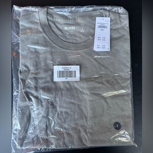 Hollister Core Fit T-Shirt - Size Small - New with Tags